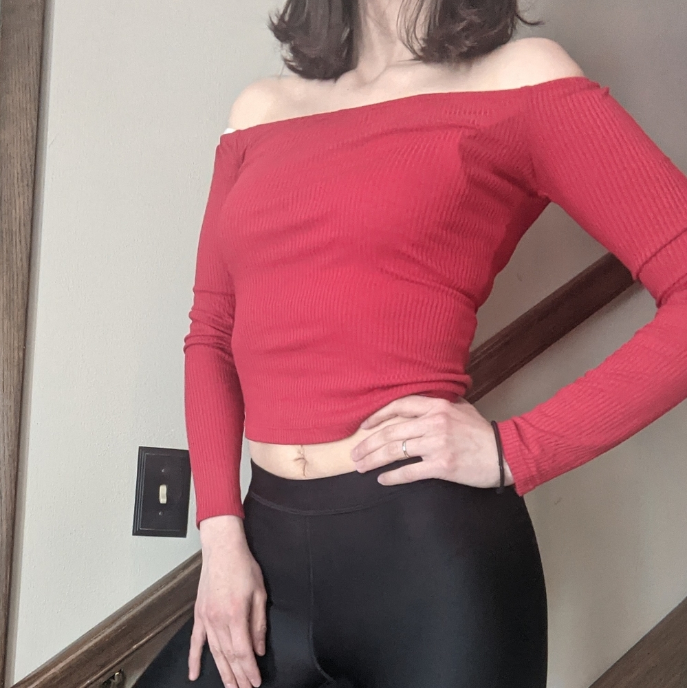 Red Long Sleeve Ribbed crop top size XS